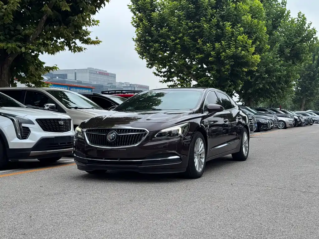 Buick LaCrosse 2017 — фото 1