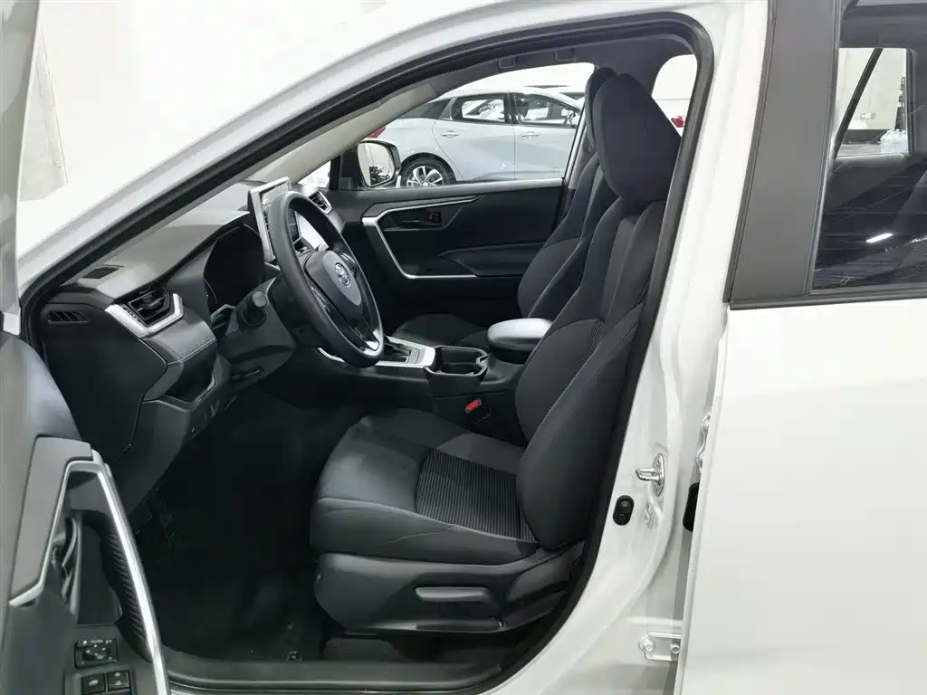 Toyota Wildlander 2023 — фото 10