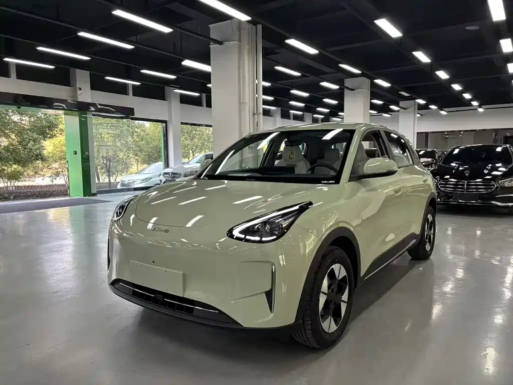 Geely Galaxy Starwish 2025 — фото 1