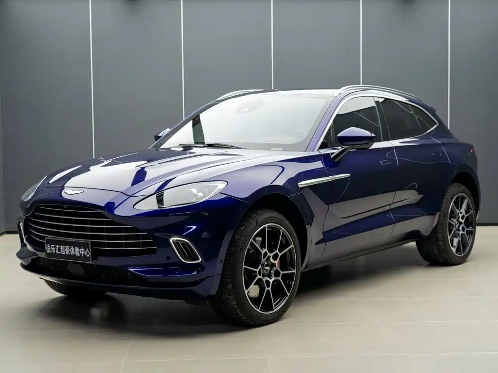 Aston Martin DBX 2023 — фото 2