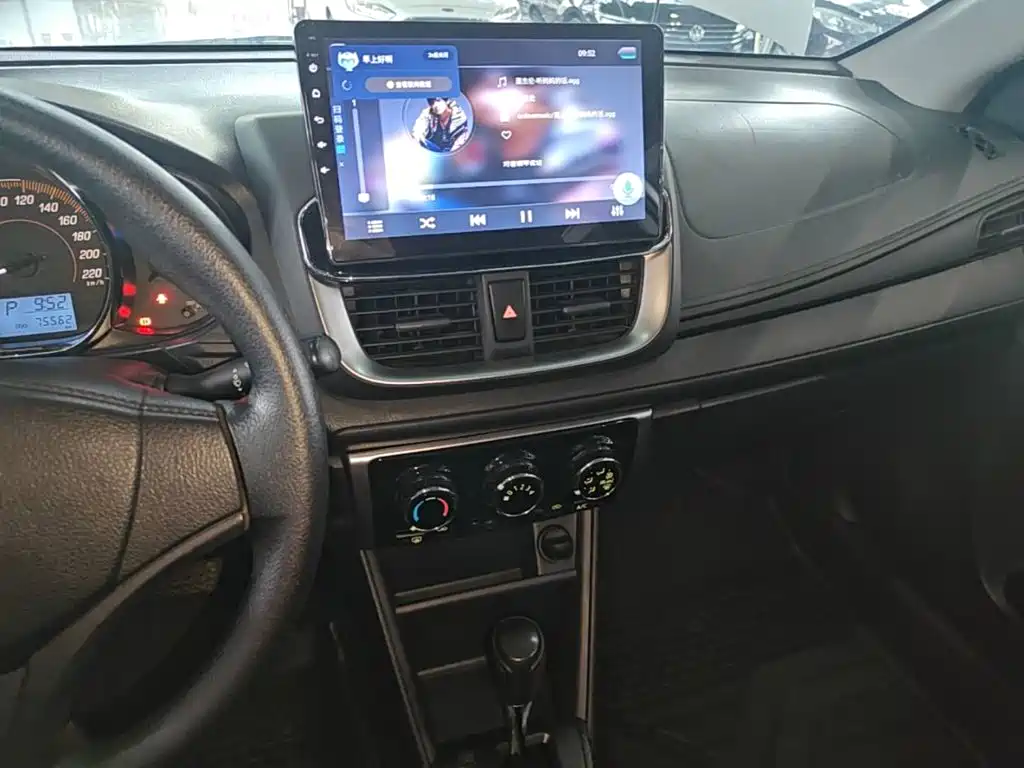 Toyota Yaris L 2021 — фото 13