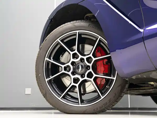 Aston Martin DBX 2023