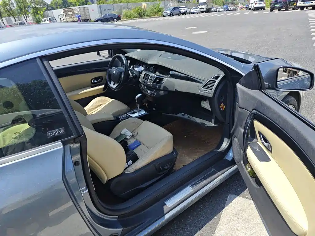 Renault Laguna 2015 — фото 19