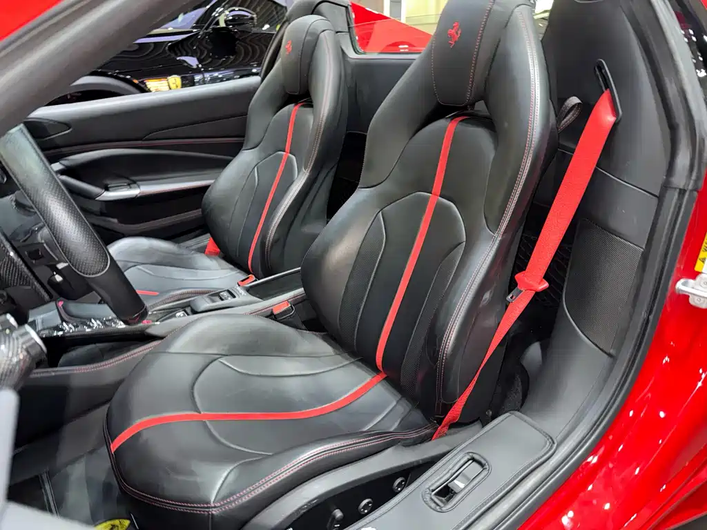 Ferrari F8 2023 — фото 16