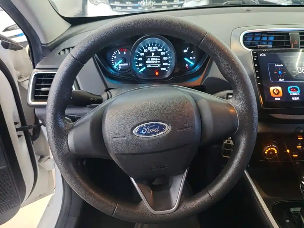 Ford Escort 2019 — фото 11