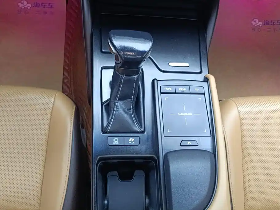 Lexus ES 2020 — фото 16