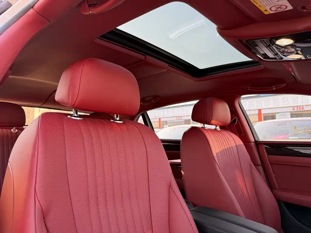 Bentley Flying Spur 2017 — фото 11