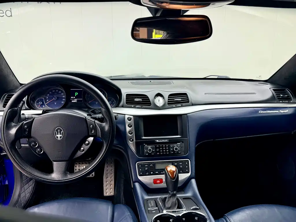 Maserati GranTurismo 2015 — фото 16