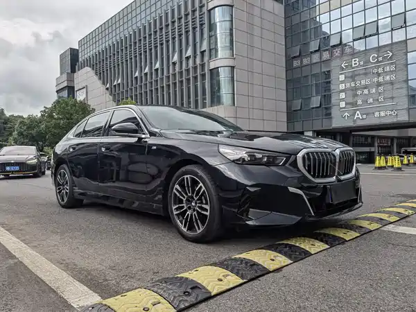 BMW 5 Series 2024