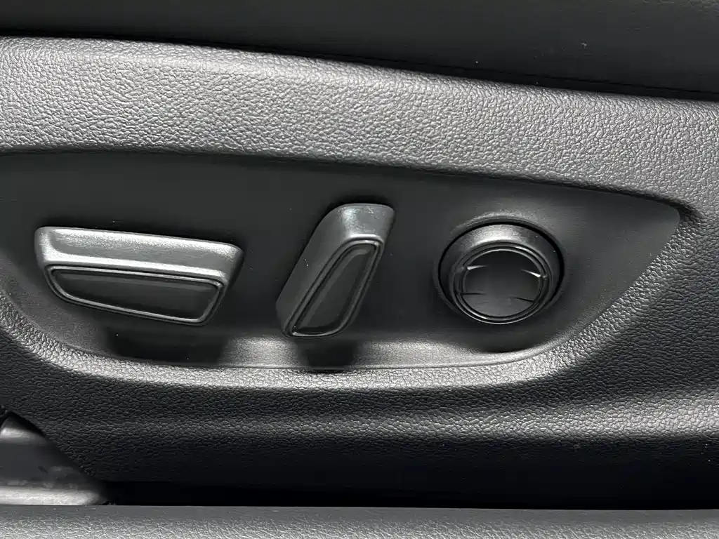 Toyota Camry 2019 — фото 42