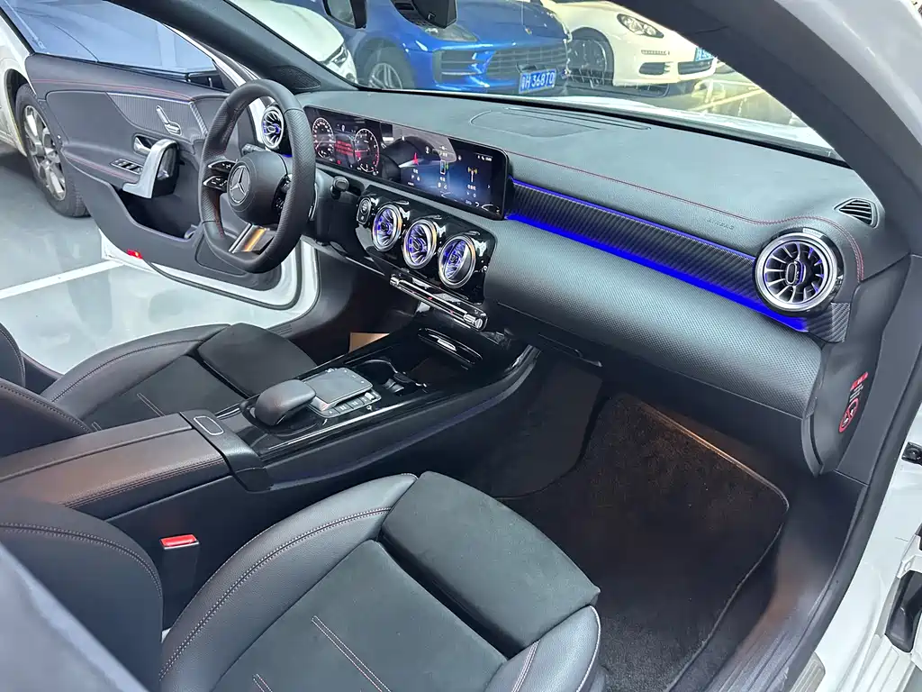 Mercedes-Benz A-Class 2023 — фото 17