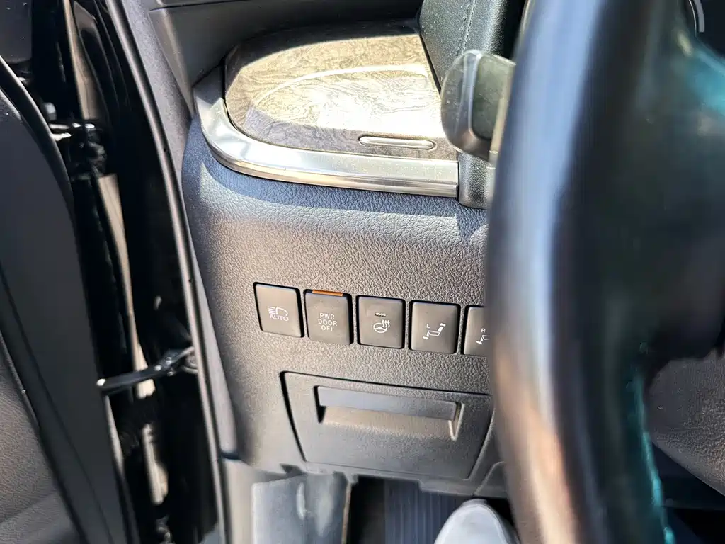 Toyota Alphard 2022 — фото 13