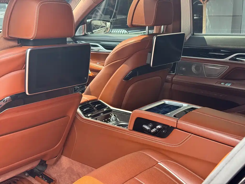 BMW 7 Series 2019 — фото 14