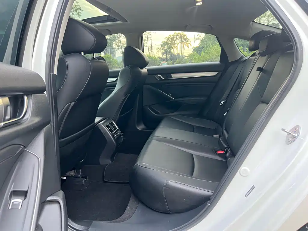 Honda Accord 2022 — фото 10