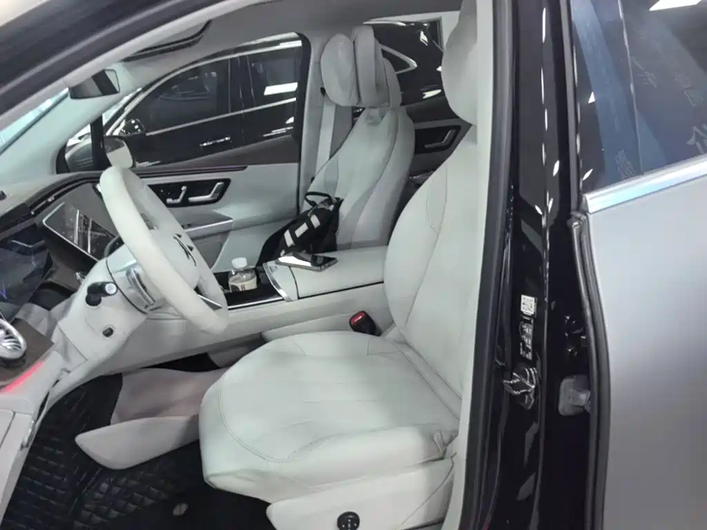 Mercedes-Benz EQE SUV 2023 — фото 20