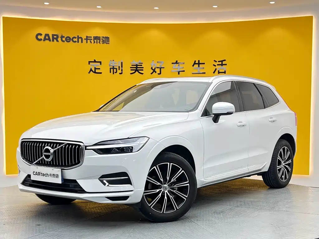 Volvo XC60 2021 — фото 1