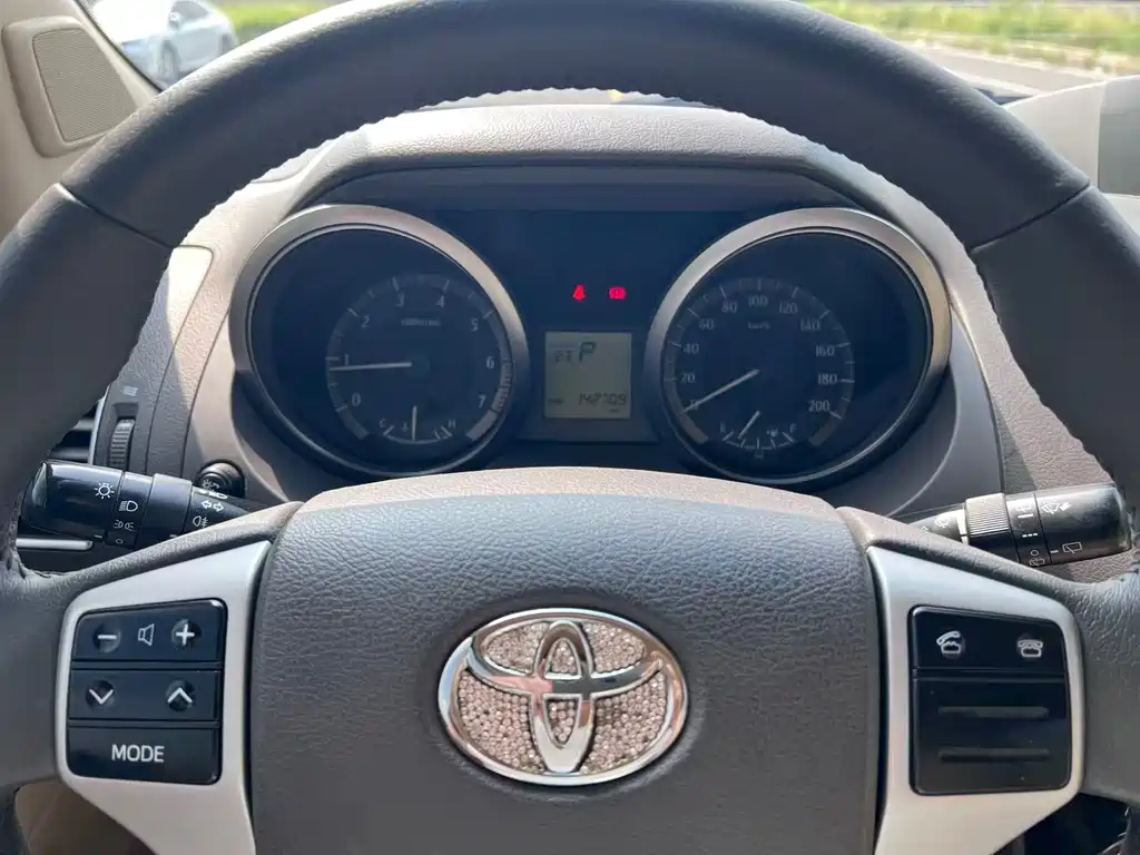 Toyota Prado 2017 — фото 15