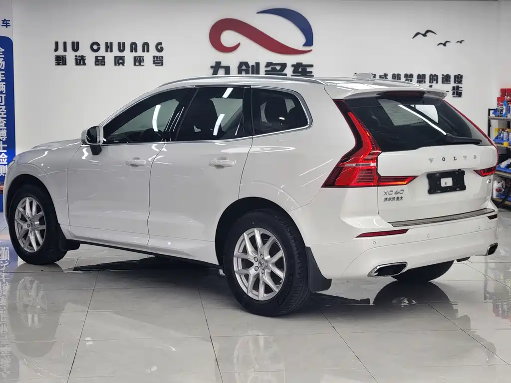 Volvo XC60 2019 — фото 14