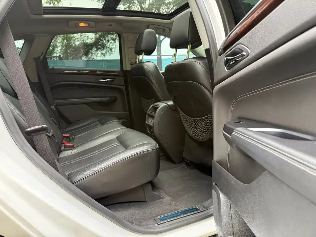 Cadillac SRX 2015 — фото 9