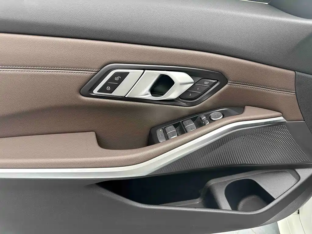 BMW 3 Series 2023 — фото 10