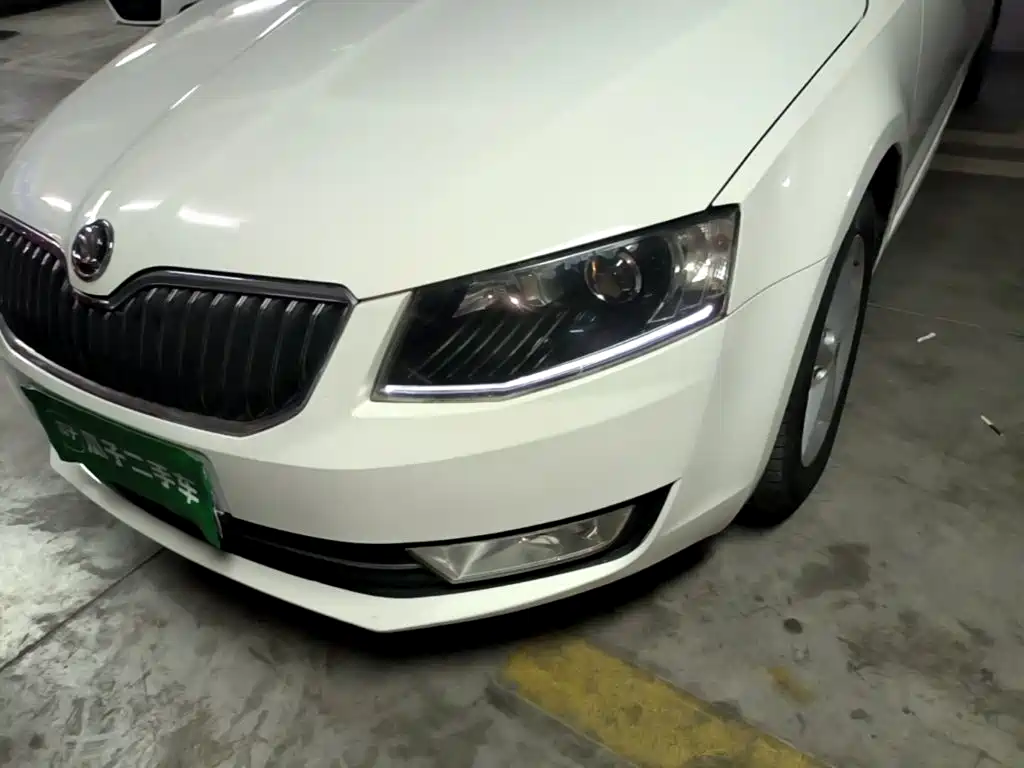 Skoda Octavia 2015 — фото 24