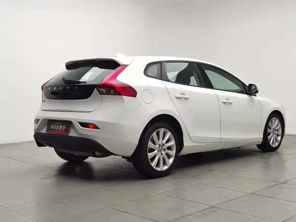 Volvo V40 2015
