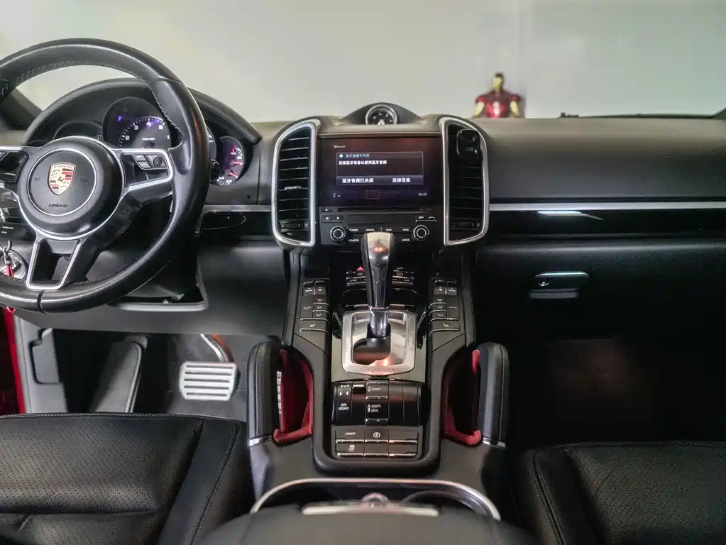 Porsche Cayenne 2017 — фото 13