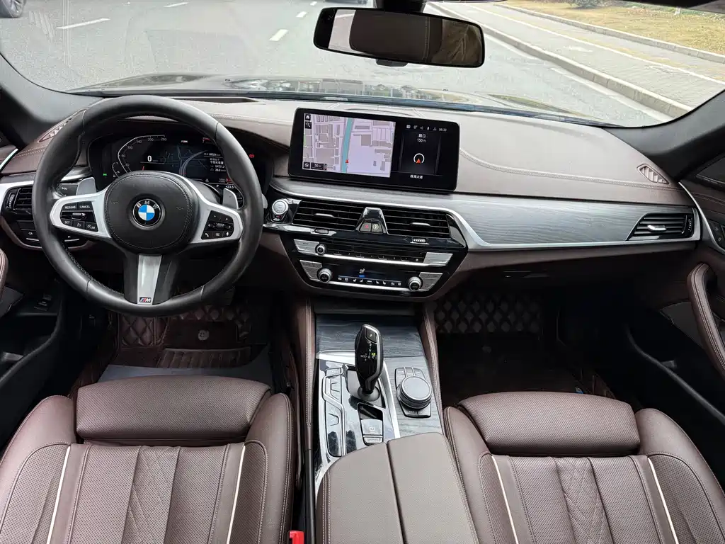 BMW 5 Series 2021 — фото 11