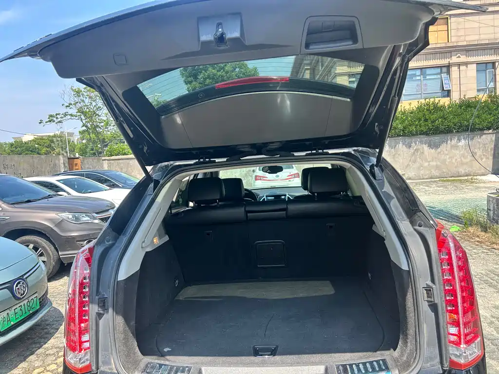 Cadillac SRX 2014 — фото 12