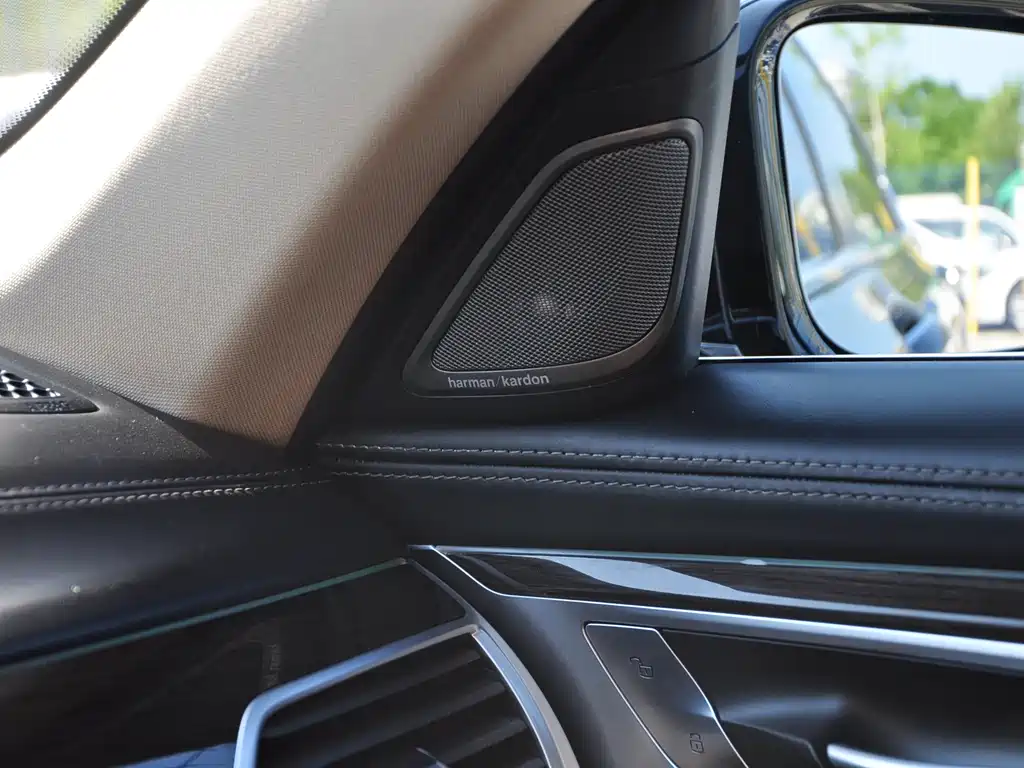 BMW 7 Series 2019 — фото 12
