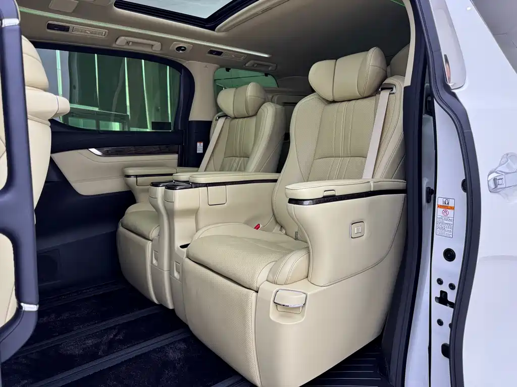 Toyota Alphard 2022 — фото 5