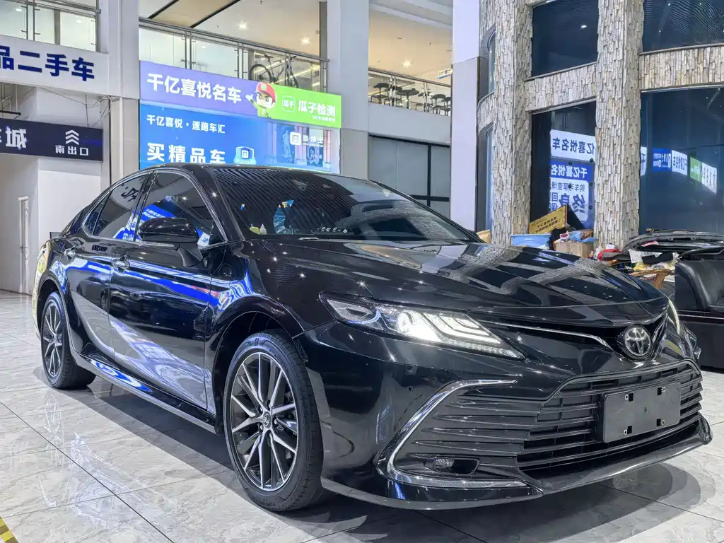 Toyota Camry 2022 — фото 3