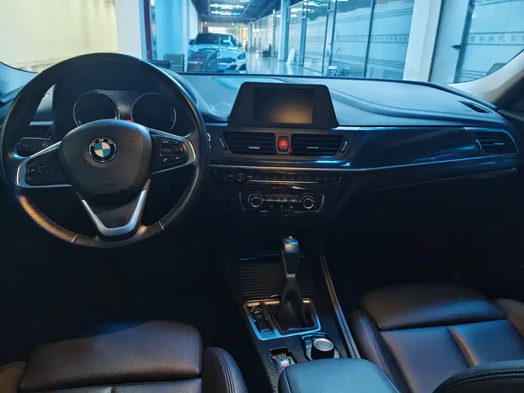 BMW 1 Series 2019 — фото 11