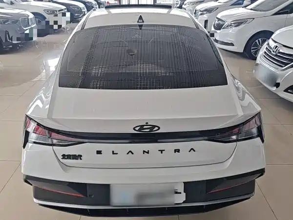 Hyundai Elantra 2023