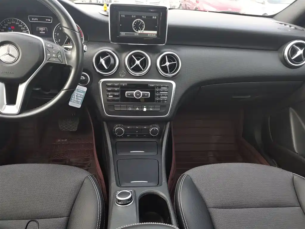 Mercedes-Benz A-Class 2016 — фото 13
