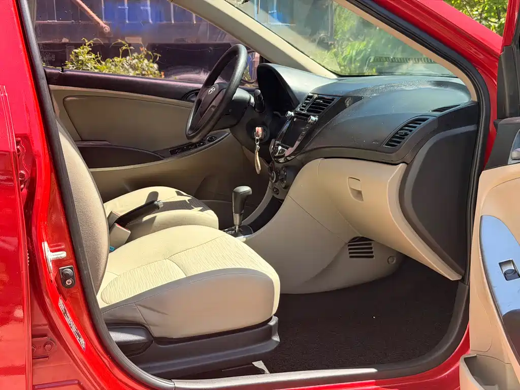 Hyundai Verna 2015 — фото 8
