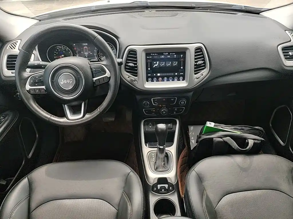 Jeep Compass 2020 — фото 10
