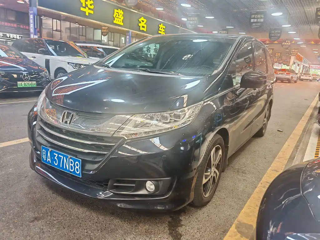 Honda Odyssey 2015 — фото 1