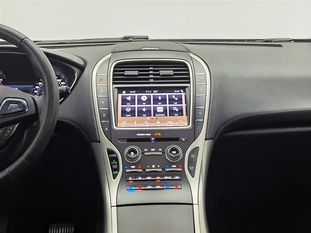 Lincoln MKX 2018 — фото 12