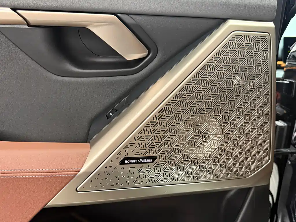 BMW 5 Series 2024 — фото 17