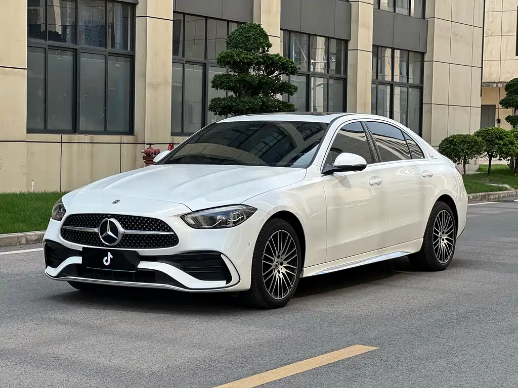 Mercedes-Benz C-Class 2024 — фото 1