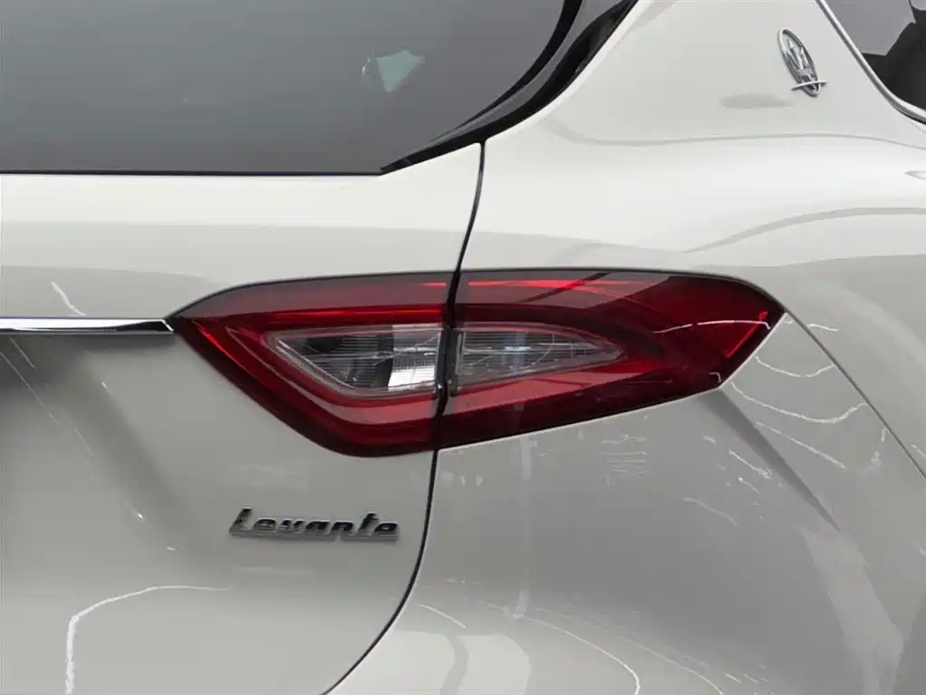 Maserati Levante 2019 — фото 17