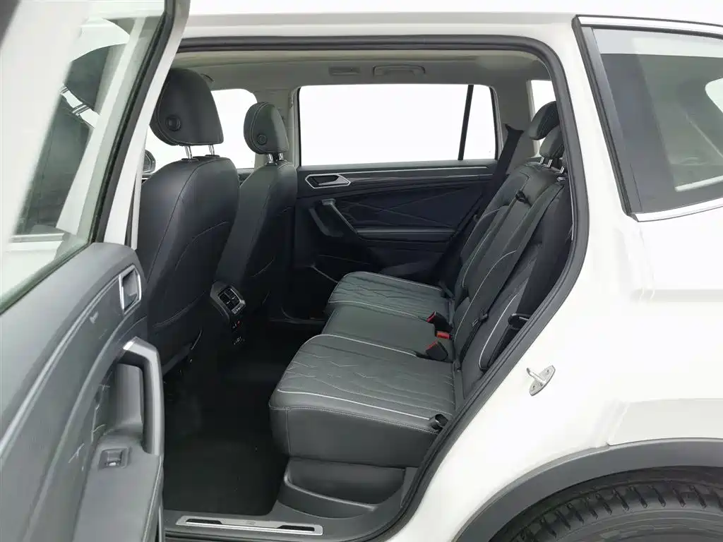 Volkswagen Tiguan L 2022 — фото 15