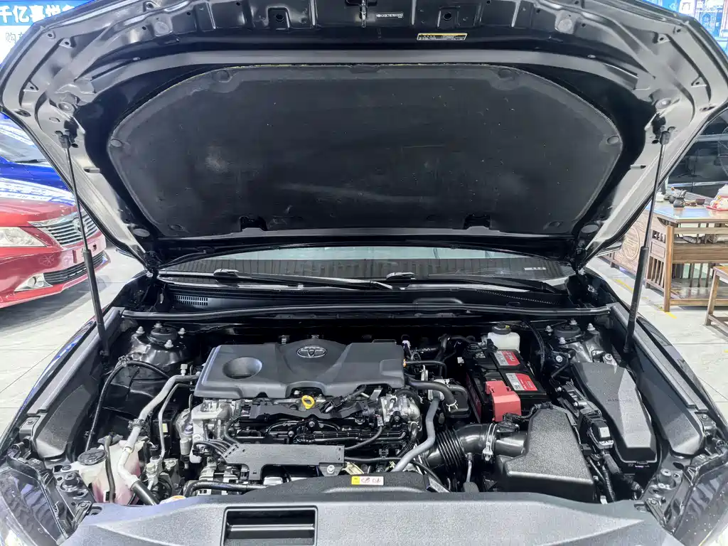 Toyota Camry 2022 — фото 18