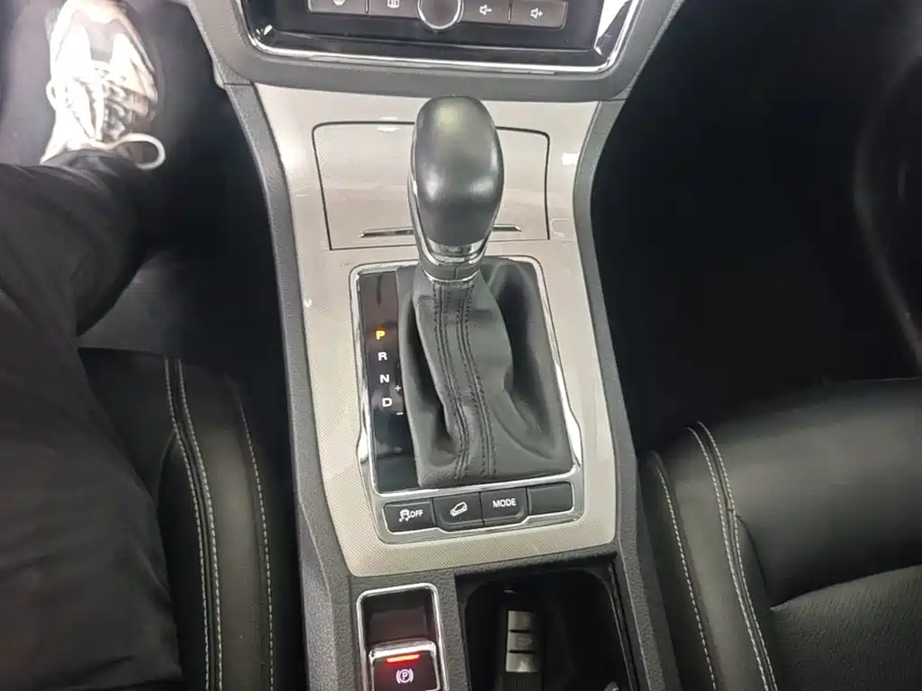 Roewe RX5 New Energy 2020 — фото 14