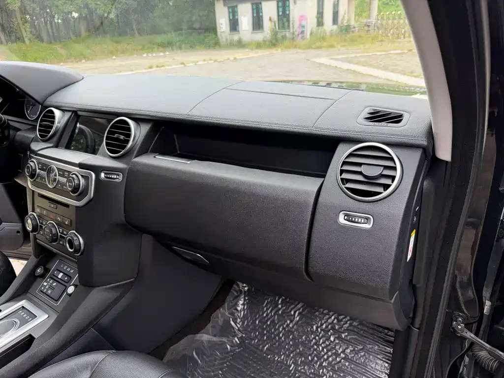 Land Rover Discovery 2015 — фото 27