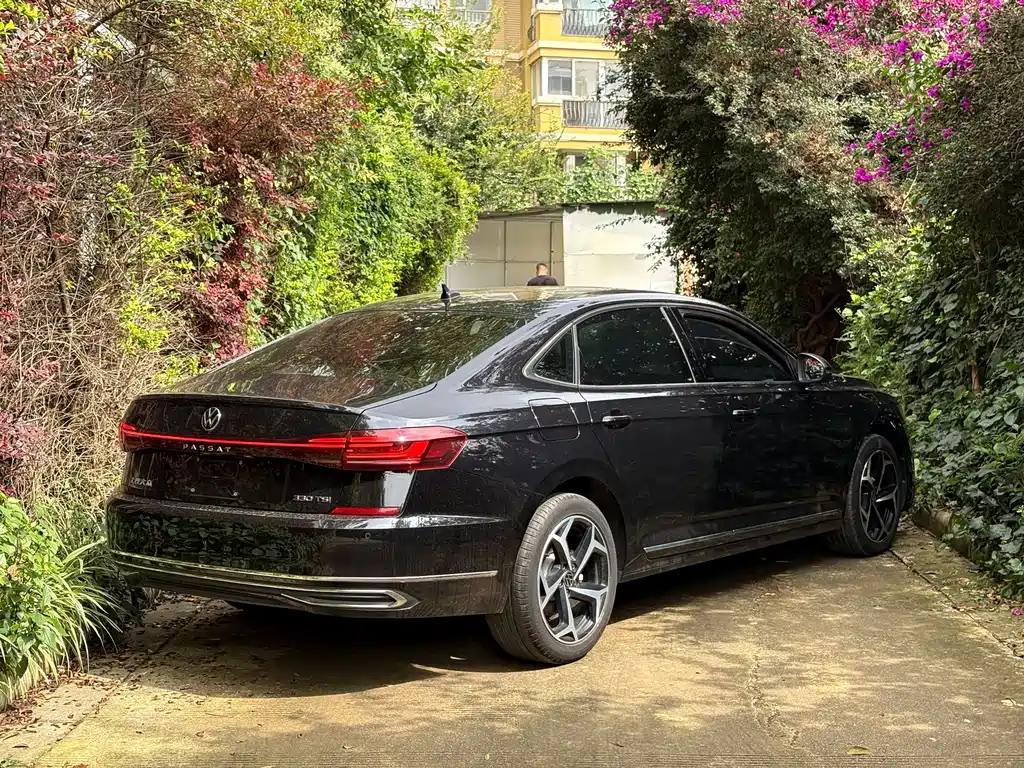 Volkswagen Passat 2022 — фото 12