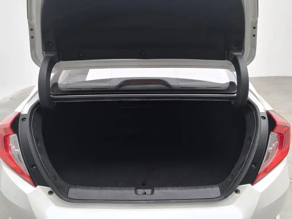 Honda Civic 2018 — фото 16