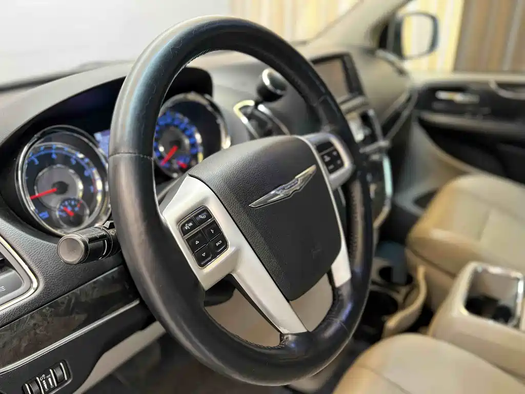 Chrysler Grand Voyager 2015 — фото 22