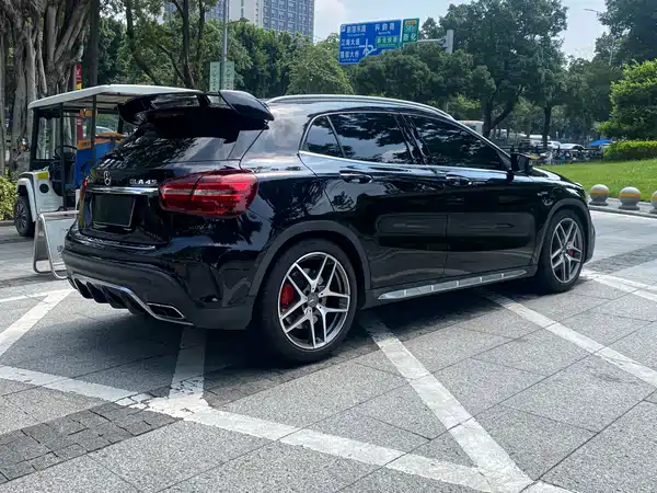 Mercedes-Benz GLA AMG 2020